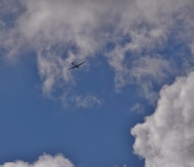 Fototapeta na wymiar Segelflugzeug hoch am HImmel