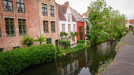 Fototapeta na wymiar Beautiful View Of Authentic Houses Above The Canal In The Belgian City Of Bruges.