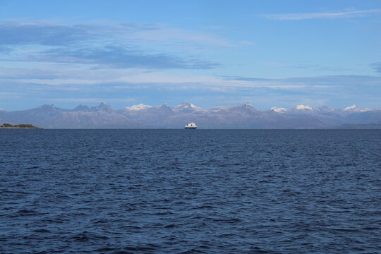 Ferry service between Bognes an L&oslash;dingen in Northern Norway 