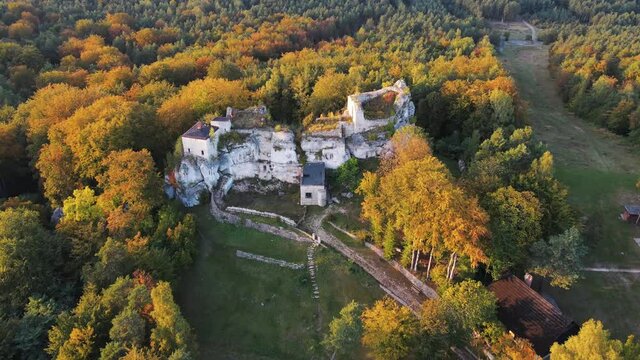 Wyżyna Krakowsko-Częstochowska z lotu ptaka, ruiny zamku w Morsku