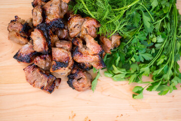 grill meat, green on a woowen plate