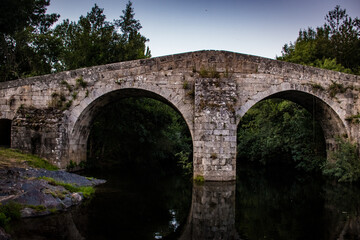 Fototapeta na wymiar Puente romano de Hermisende (Zamora-España)
