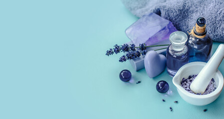 Obraz na płótnie Canvas Lavender essential oil spa
