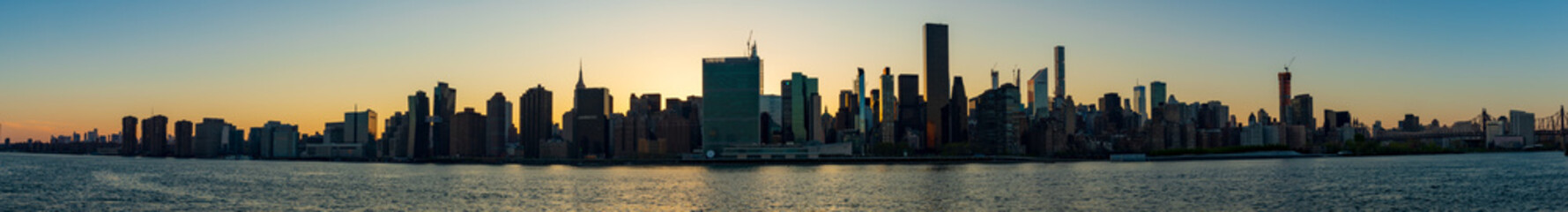 Fototapeta na wymiar Manhattan Skyline Sunset Panorama