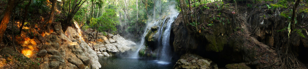 Cascada termal en Guatemala © Salva