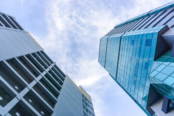 Fototapeta na wymiar modern office building with sky in city
