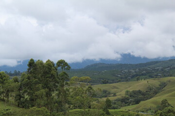 Cielo y monta&ntilde;as