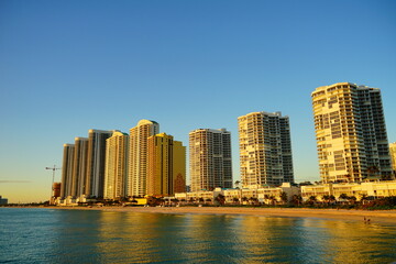 Fototapeta premium Miami downtown and beach at sun set 