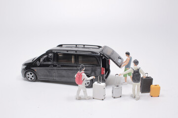 figure Driver of a airport shuttle minivan, greeting his passengers with their luggage