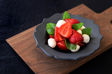 いちごとトマトのカプレーゼ