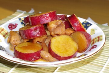 サツマイモと鶏肉の甘辛煮