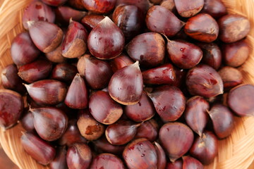 autumn nut chestnut in the bowl, 바구니에 가득 든 밤