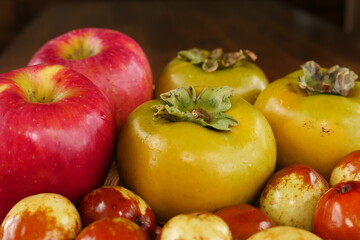 Naklejka na ściany i meble autumn fruits apple persimmon and jujube 가을의 과일들 사과 감 대추