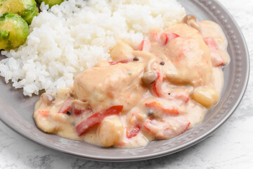 鶏肉のクリームソース煮込み