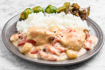 鶏肉のクリームソース煮込み