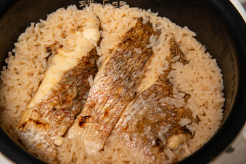 和食　鯛飯　炊き上がり