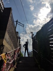Reach the sky in an alleyway