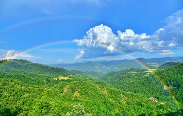 Appennino Bolognese: veduta con doppio arcobaleno.
