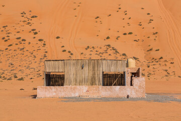 オマーンの砂漠にある小屋
