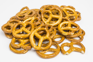 heap of mini spelt pretzel with salt