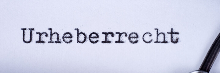 Urheberrecht auf der alten Schreibmaschine geschrieben - Panorama