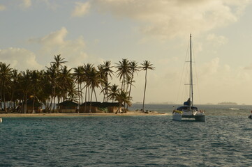Sailing around the paradise islands and beaches of San Blas (Kuna Yala) in the Caribbean, Panama