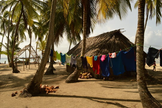 Sailing around the paradise islands and beaches of San Blas (Kuna Yala) in the Caribbean, Panama