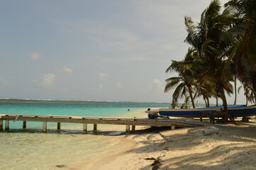 Sailing around the paradise islands and beaches of San Blas (Kuna Yala) in the Caribbean, Panama