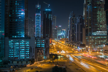Fototapeta na wymiar city traffic at night in Dubai