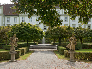 Fototapeta na wymiar Park und Kloster Fürstenfeld 
