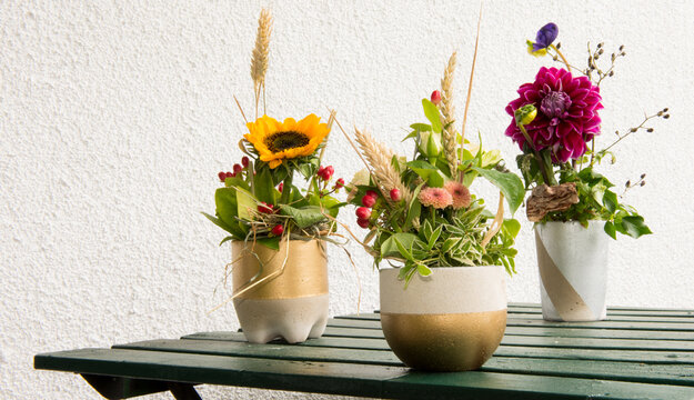 Betonvase Herbst Herbstblumen Strohblumen Kornblumen Basteln Hacks Beton
Deko Weihnachten Betonvasen-Basteln Formen Goldfarbe 
Beton Blumen Garten Blumenvase DIY 
Basteln mit Beton Vasen aus Beton Kre