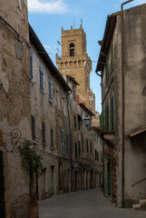 Straße in der Altstadt von Pitigliano in der Toskana in Italien 