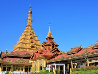 Fototapeta premium Mahamuni Buddha Pagoda in Mawlamyine, Myanmar