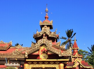 Fototapeta premium Temple roof at Mahamuni Buddha Pagoda in Mawlamyine, Myanmar
