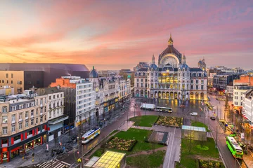 Fototapeten Stadtbild von Antwerpen, Belgien am Hauptbahnhof © SeanPavonePhoto
