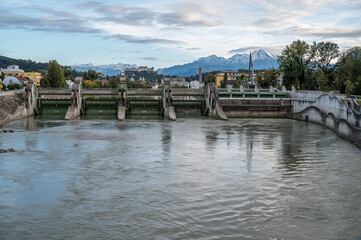 Fototapeta na wymiar view of river salzach and city of salzburg
