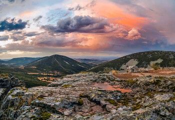 Atardece en el risco