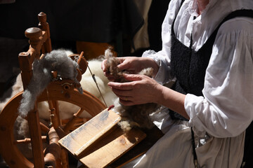 lavorare la lana donna lavoro antico 