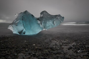 icebergs at diamond beach