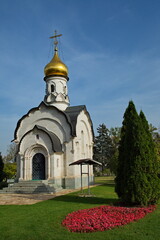 Fototapeta na wymiar Orthodox church in the city park 