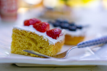 cake with strawberries