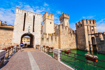 Obraz premium Scaligero Castle aerial view, Sirmione