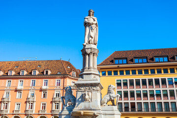 Fototapeta na wymiar Waltherplatz main square in Bolzano