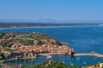 Fototapeta na wymiar Vista de Collioure desde el Fuerte de San Telmo