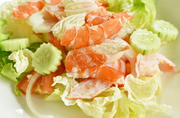 boiled shrimp slice topping on slice cabbage and onion with tomato salad on plate
