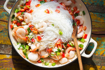 Singapore noodles with prawns, spring onions, red pepper