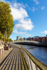 Fototapeta na wymiar Walk path near Liffey river, Dublin