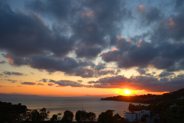 Obraz premium sunset with clouds over the sea 