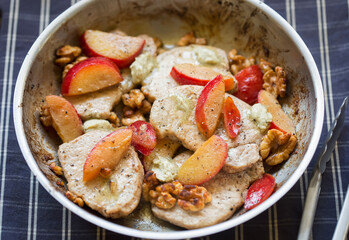 Pork tenderloins with walnuts, apples and sage butter 