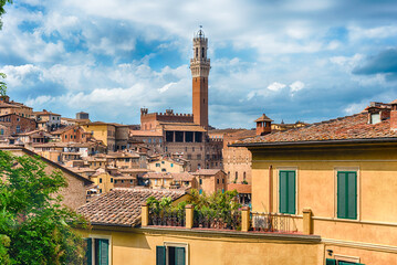 Fototapeta premium View over the picturesque city centre of Siena, Italy